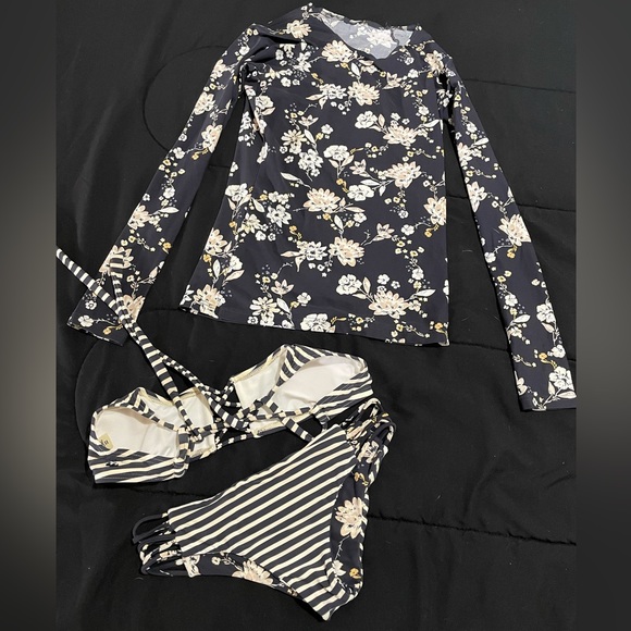 Billabong Reversible Bikini and Rash Guard Set - Picture 8 of 8